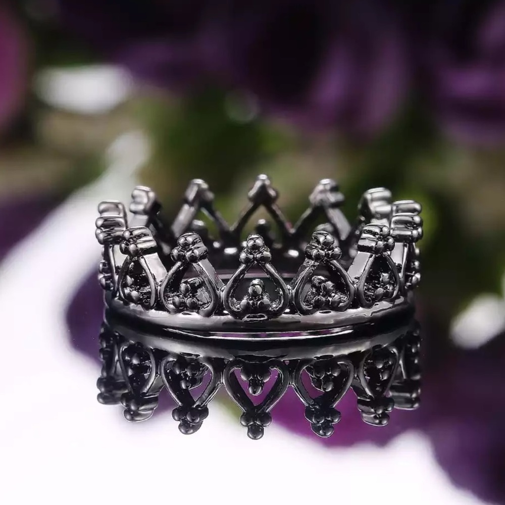 New Women’s Crown Princess Black Ring